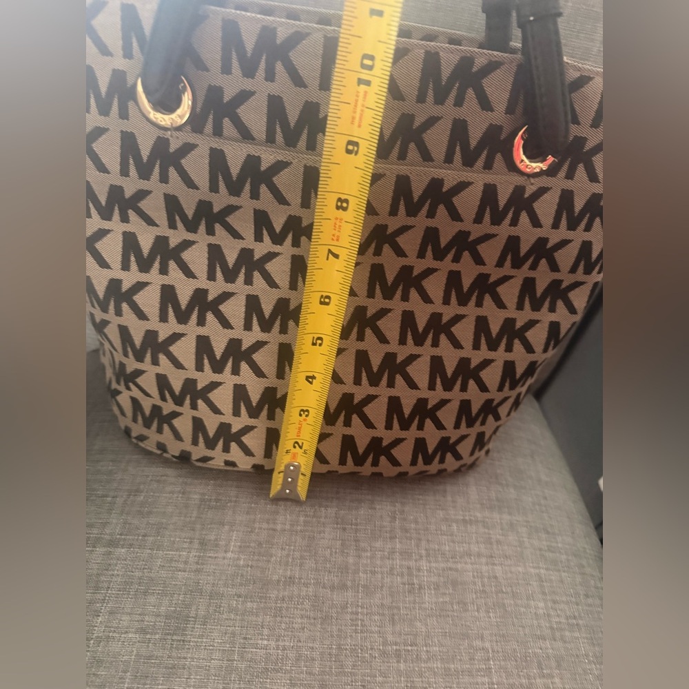 Michael Kors Black and Tan Tote Bag - Picture 8 of 12